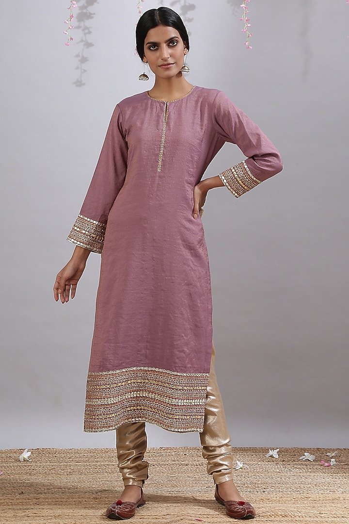 Purple Embroidered Kurta Set by Kanika sharma at Pernia's Pop Up Shop