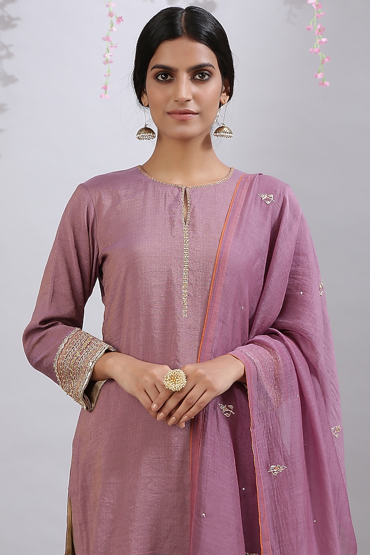 Purple Embroidered Kurta Set by Kanika sharma at Pernia's Pop Up Shop