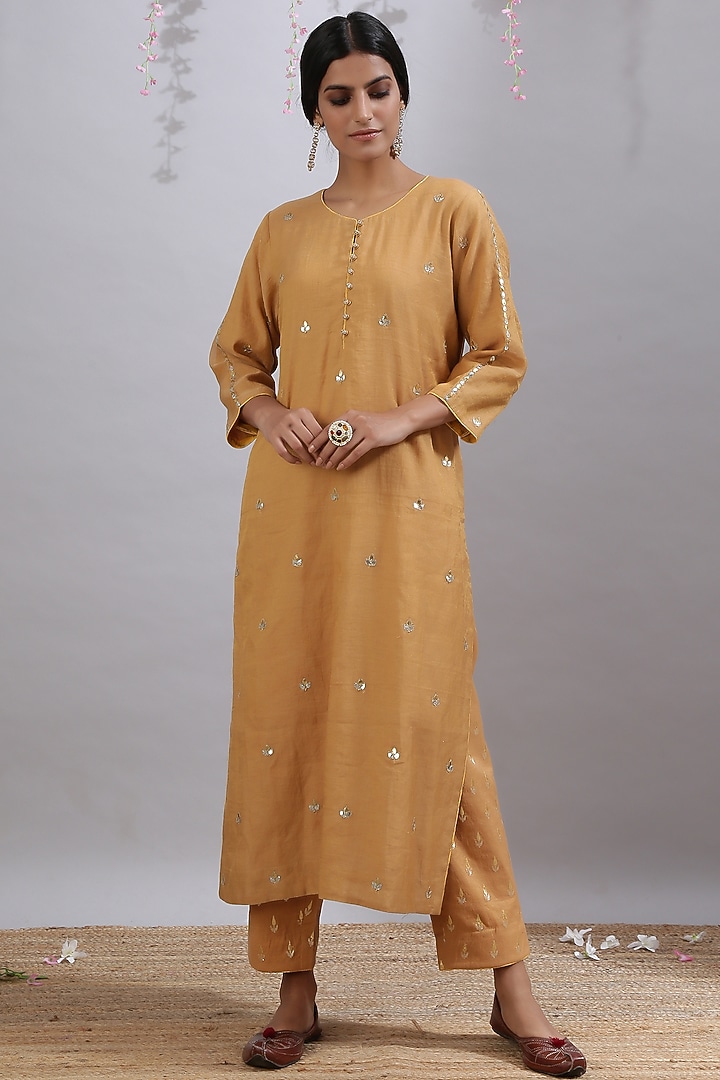Beige Embroidered Kurta Set by Kanika sharma at Pernia's Pop Up Shop