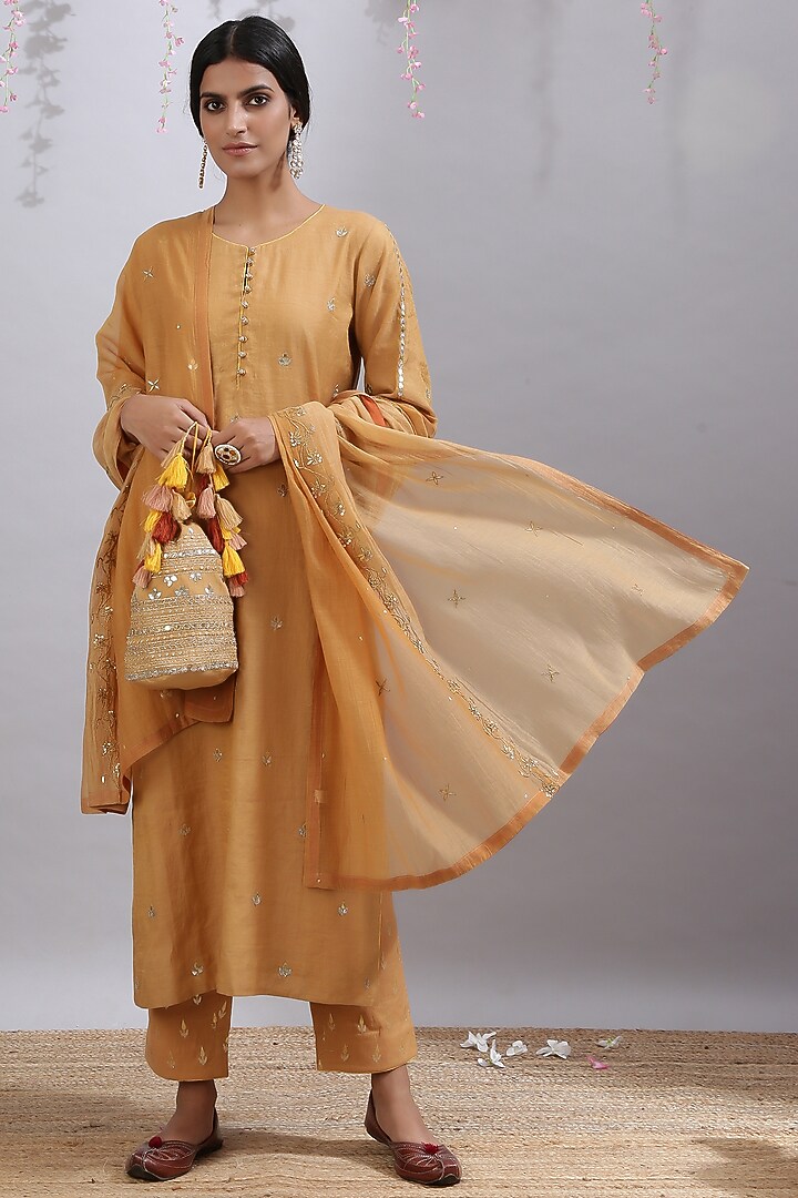Beige Embroidered Kurta Set by Kanika sharma at Pernia's Pop Up Shop
