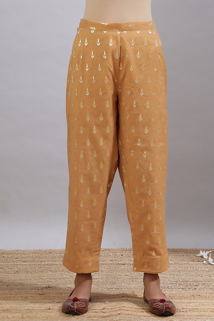 Beige Embroidered Kurta Set by Kanika sharma at Pernia's Pop Up Shop
