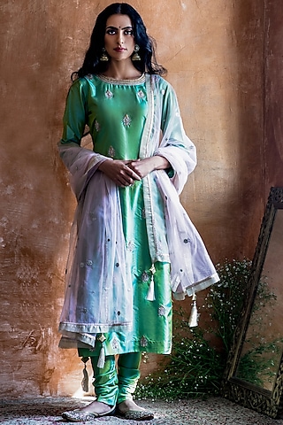 White Embroidered Kurta Set by Kanika sharma
