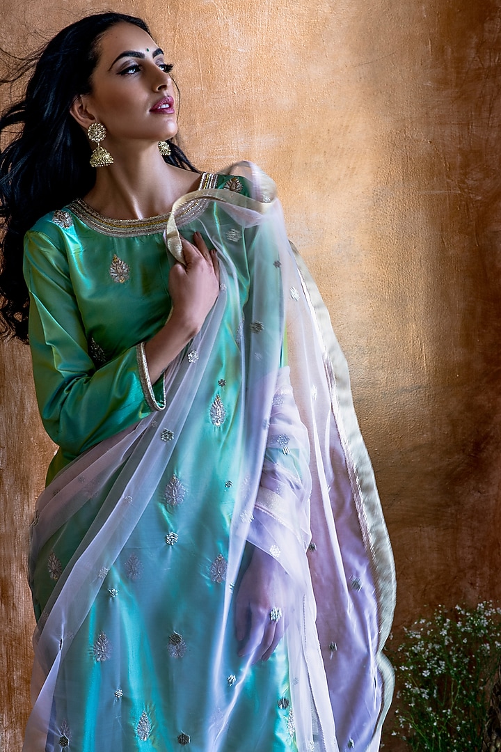White Embroidered Kurta Set by Kanika sharma at Pernia's Pop Up Shop