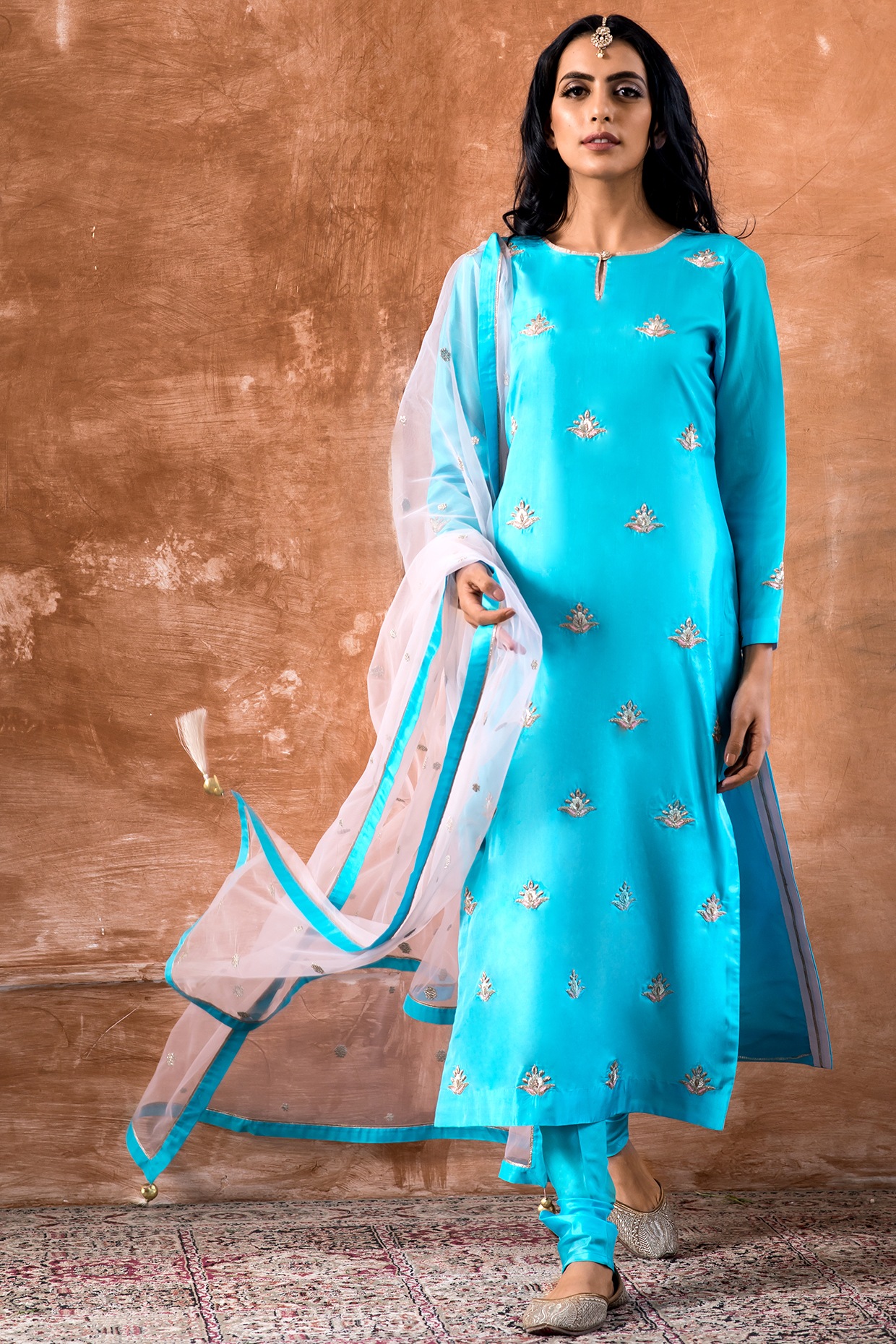 Aasmani Embroidered Kurta Set by Kanika sharma at Pernia s Pop Up Shop