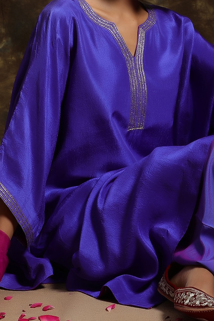 Jamuni Silk Kurta Set by Kanika sharma at Pernia's Pop Up Shop