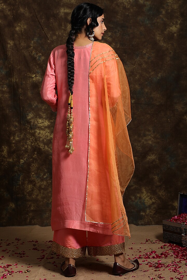 Gul Silk Kurta Set by Kanika sharma at Pernia's Pop Up Shop