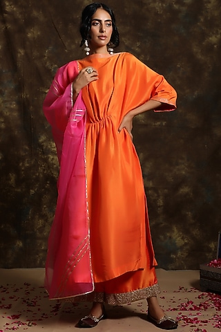 Sarung Silk Kurta Set by Kanika sharma