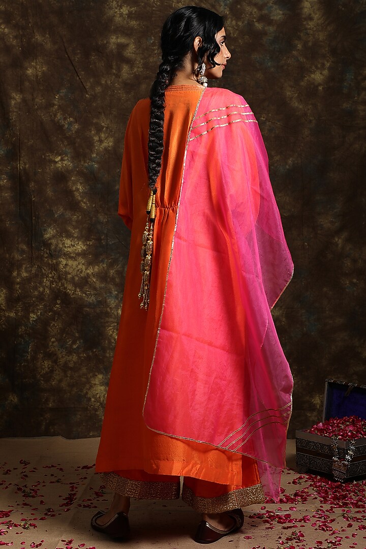 Sarung Silk Kurta Set by Kanika sharma at Pernia's Pop Up Shop
