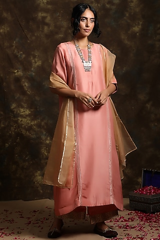 Naksh Silk Kurta Set by Kanika sharma