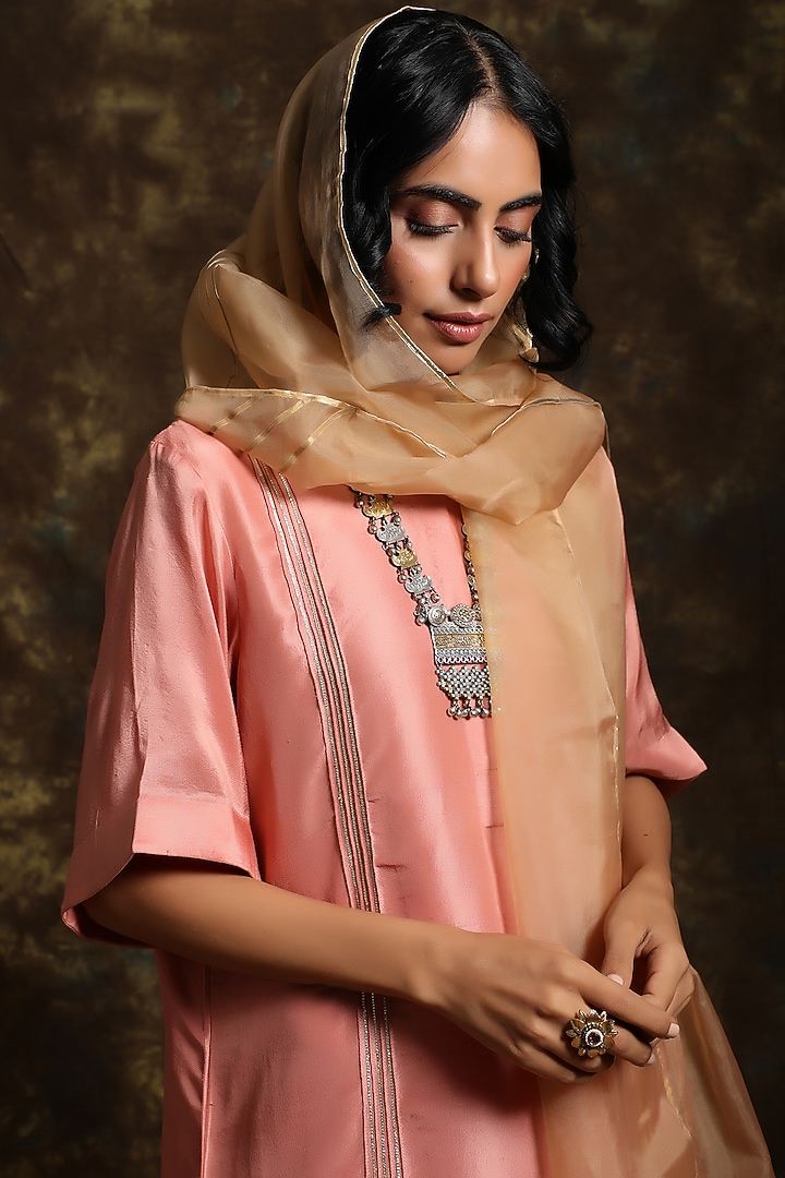 Naksh Silk Kurta Set by Kanika sharma at Pernia's Pop Up Shop
