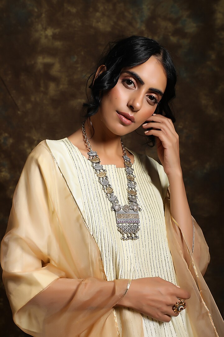 Waheeda Silk Kurta Set by Kanika sharma at Pernia's Pop Up Shop