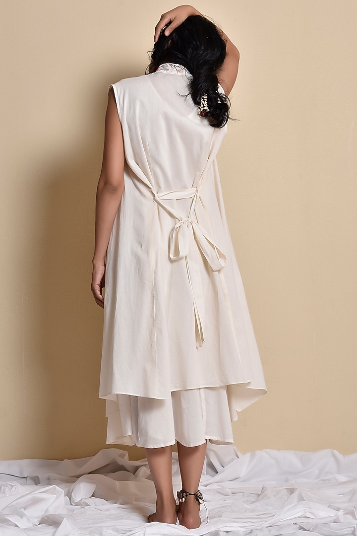 Off White Kashmiri Embroidered Jacket Set by Kanika sharma at Pernia's Pop Up Shop