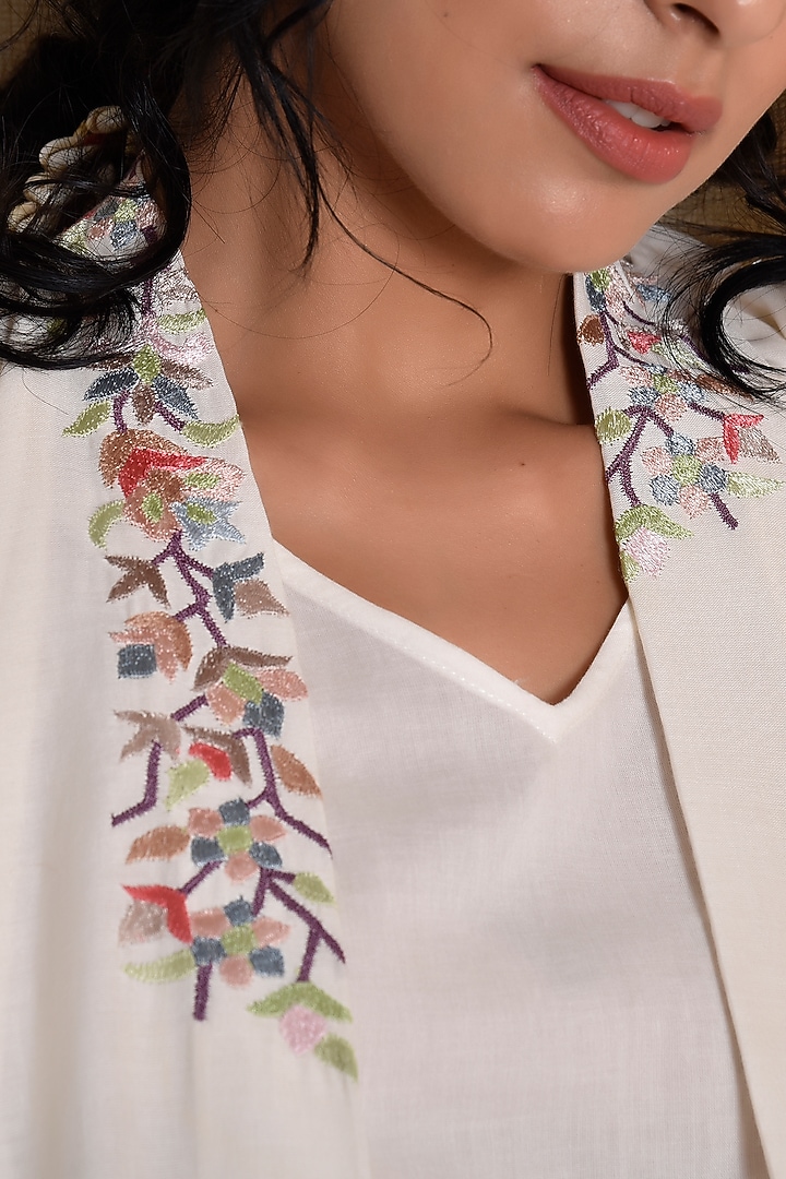 Off White Kashmiri Embroidered Jacket Set by Kanika sharma at Pernia's Pop Up Shop