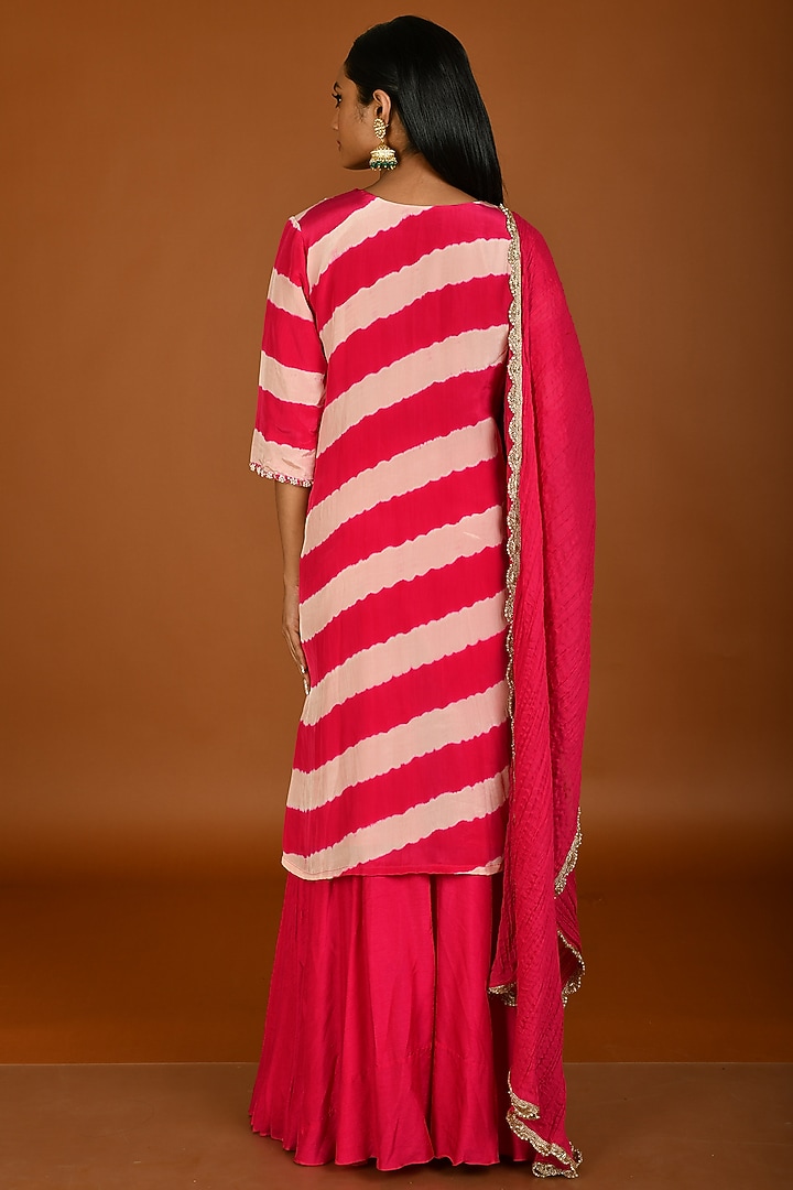 Pink Crepe Printed Kurta Set by Kesar studio at Pernia's Pop Up Shop