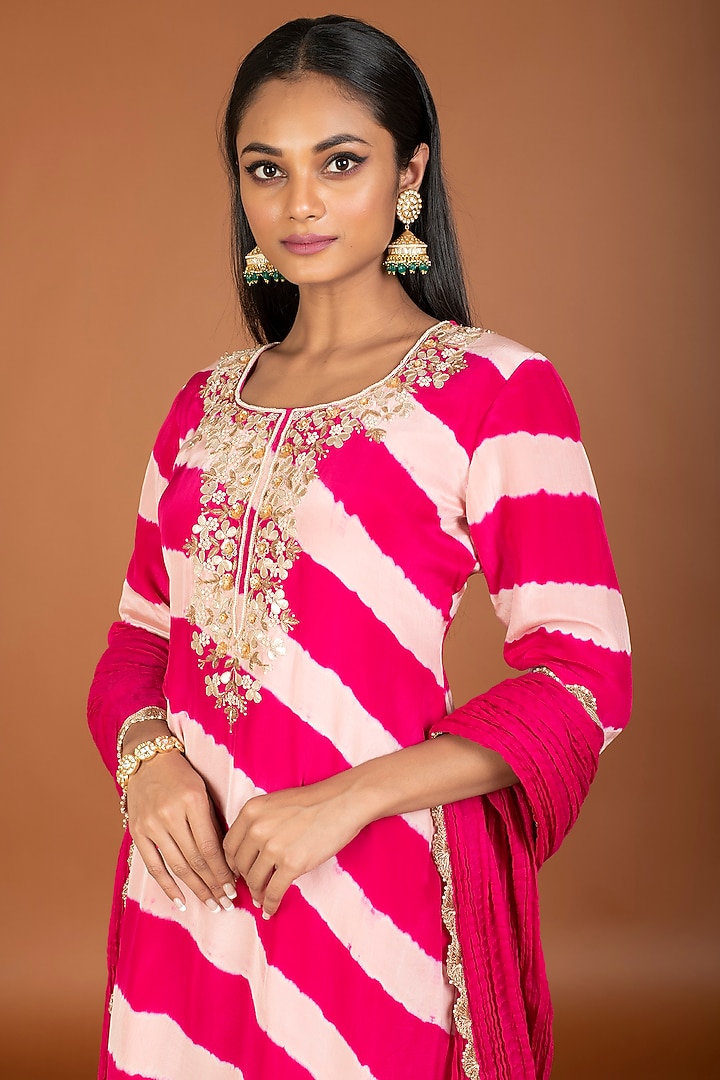 Pink Crepe Printed Kurta Set by Kesar studio at Pernia's Pop Up Shop