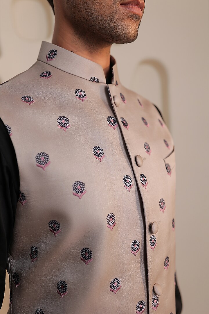Silver & Black Silk Floral Embroidered Bundi Jacket Set by Prateek Munjal at Pernia's Pop Up Shop