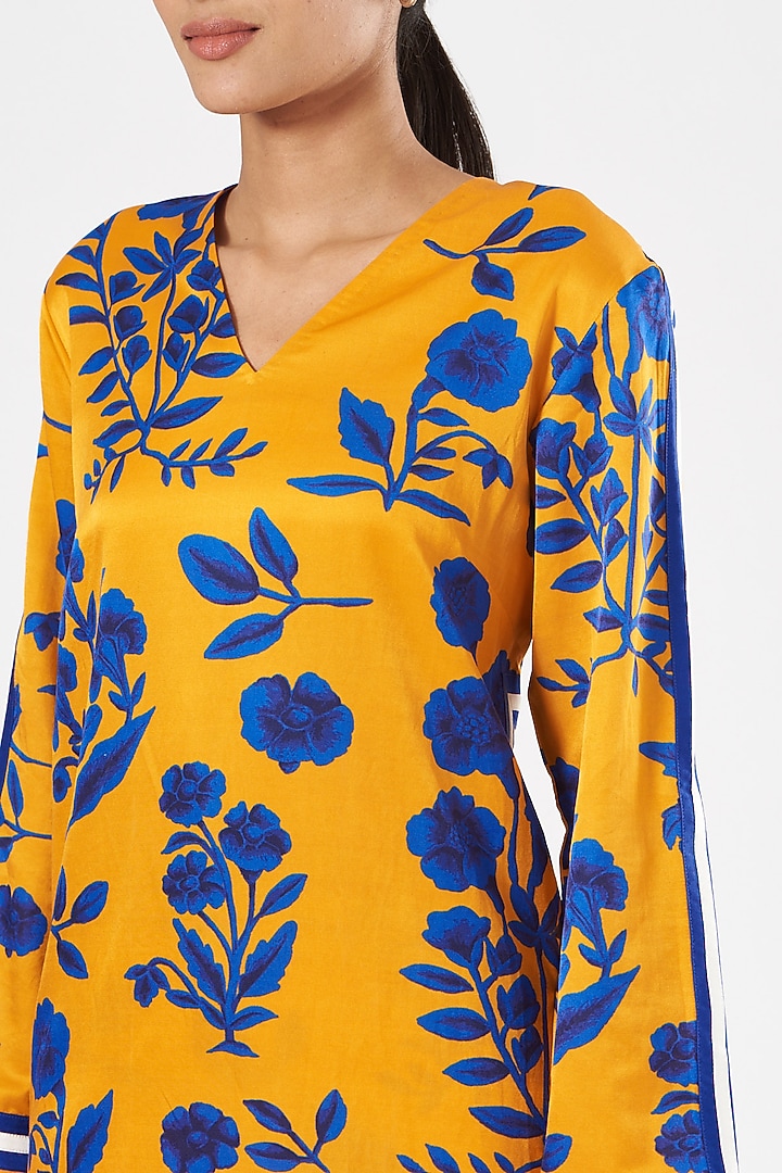Mustard Printed Kurta Set by Kshitij Jalori at Pernia's Pop Up Shop