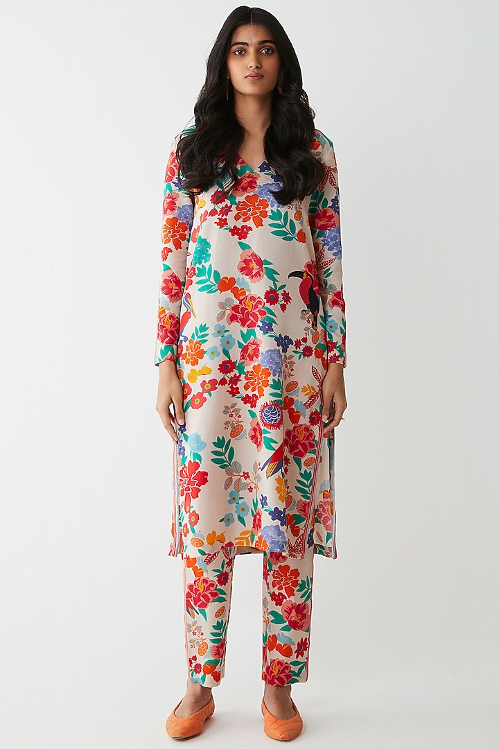 Ivory Embroidered Kurta Set by Kshitij Jalori at Pernia's Pop Up Shop
