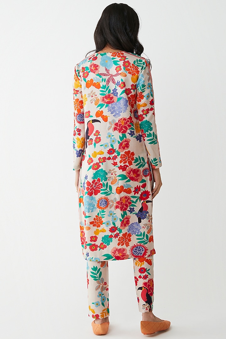 Ivory Embroidered Kurta Set by Kshitij Jalori at Pernia's Pop Up Shop