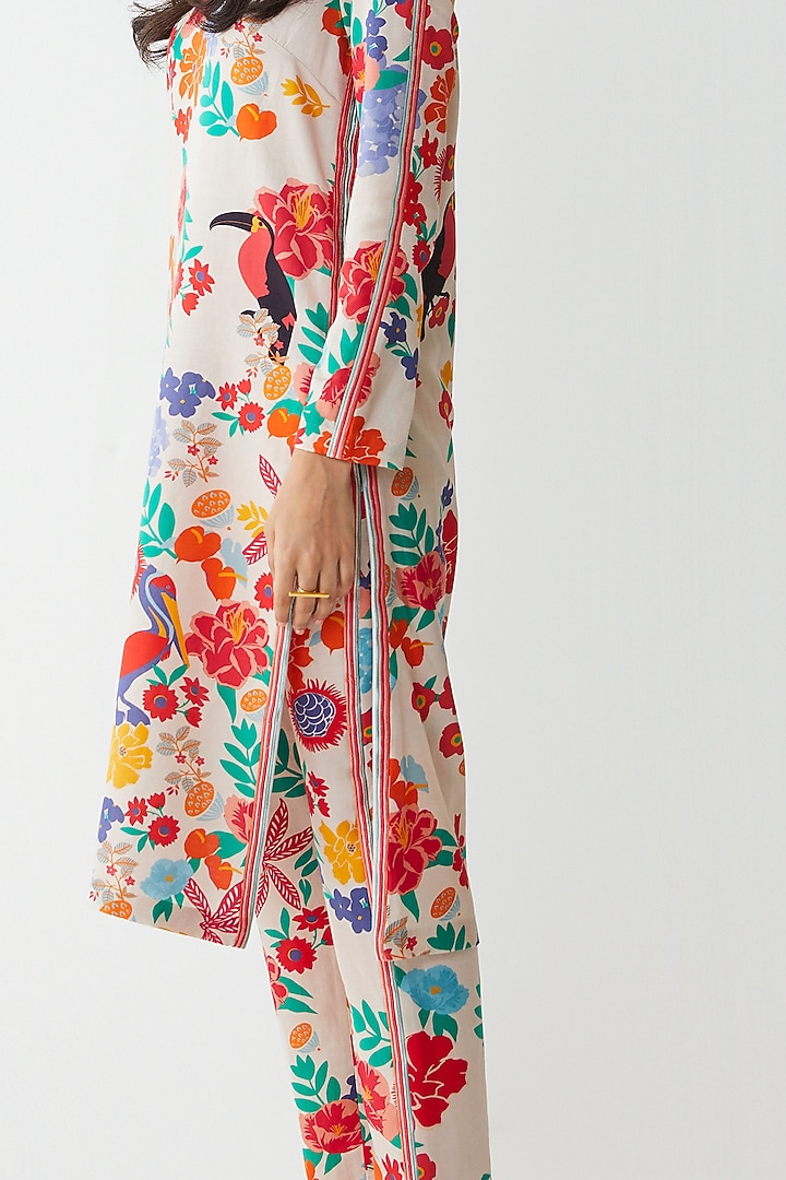 Ivory Embroidered Kurta Set by Kshitij Jalori at Pernia's Pop Up Shop