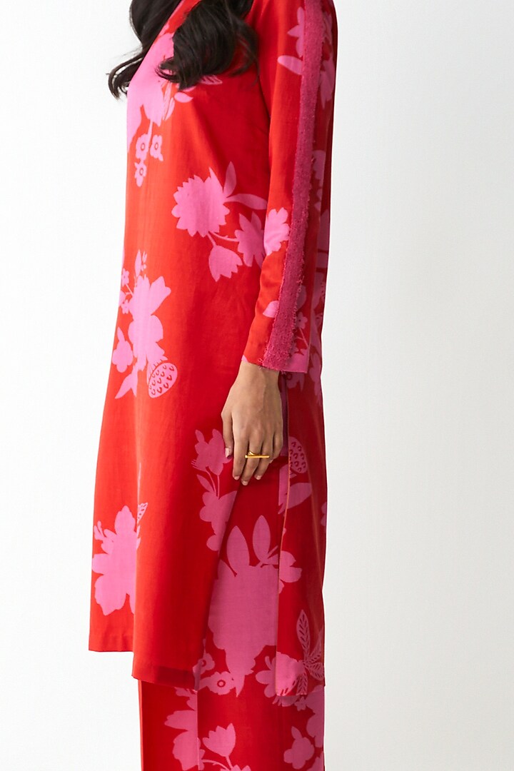 Red Embroidered Kurta Set by Kshitij Jalori at Pernia's Pop Up Shop