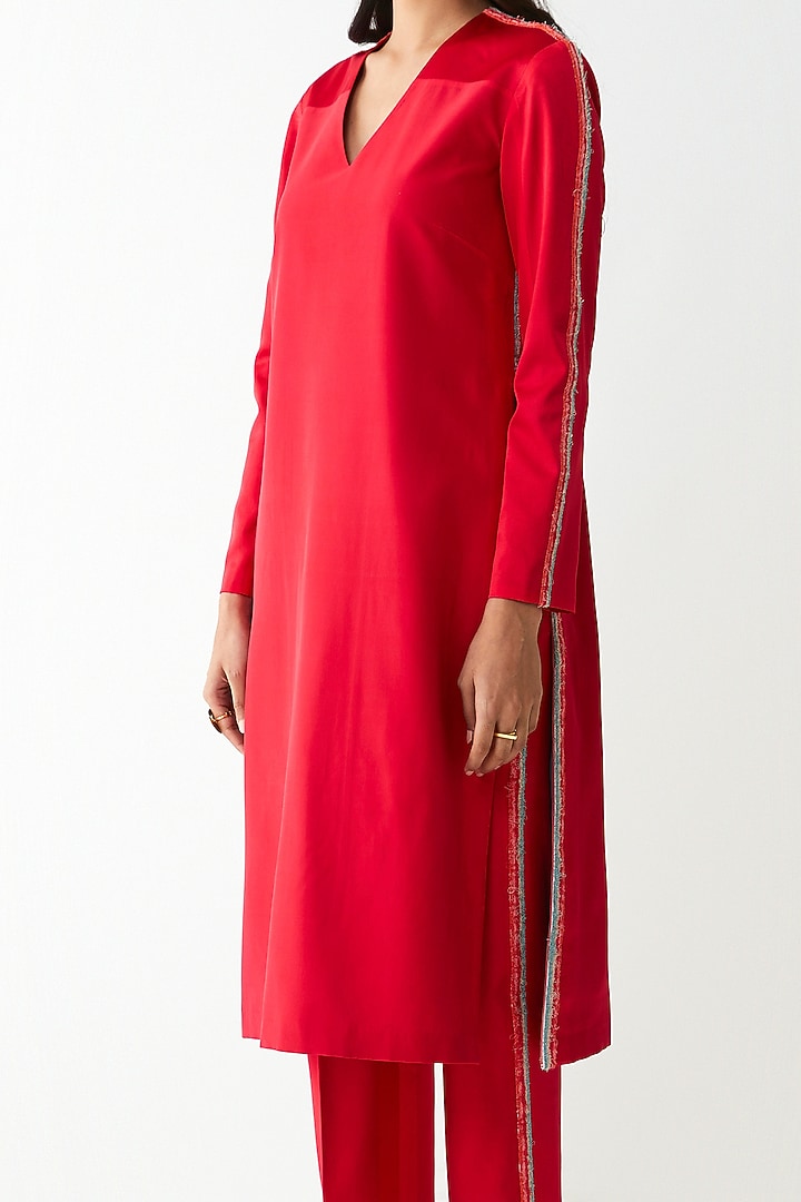 Raspberry Matte Kurta Set by Kshitij Jalori at Pernia's Pop Up Shop