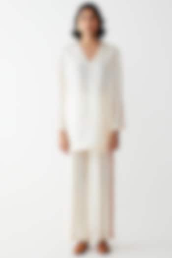 Coconut Sorbet Ivory Silk Twill Kurta Set by Kshitij Jalori at Pernia's Pop Up Shop