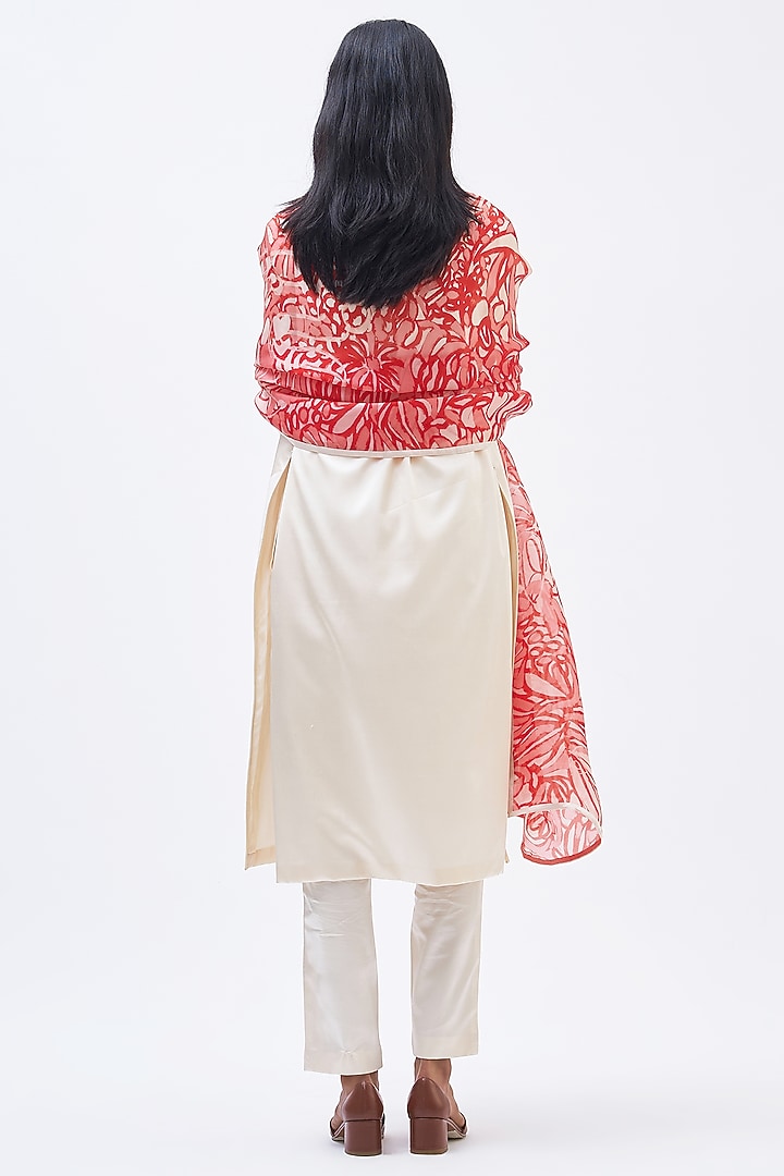 Coral Pink Silk Satin Organza Dupatta by Kshitij Jalori at Pernia's Pop Up Shop