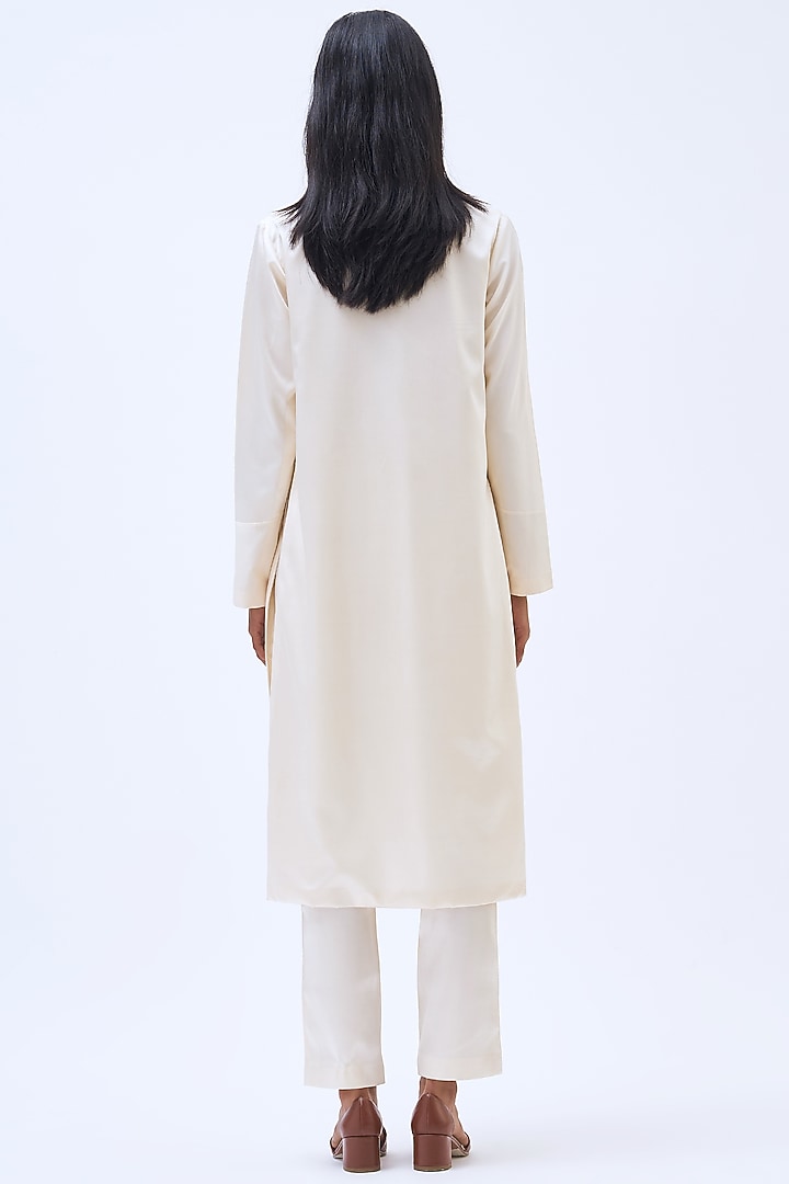 White Silk Satin Crepe Kurta Set by Kshitij Jalori at Pernia's Pop Up Shop