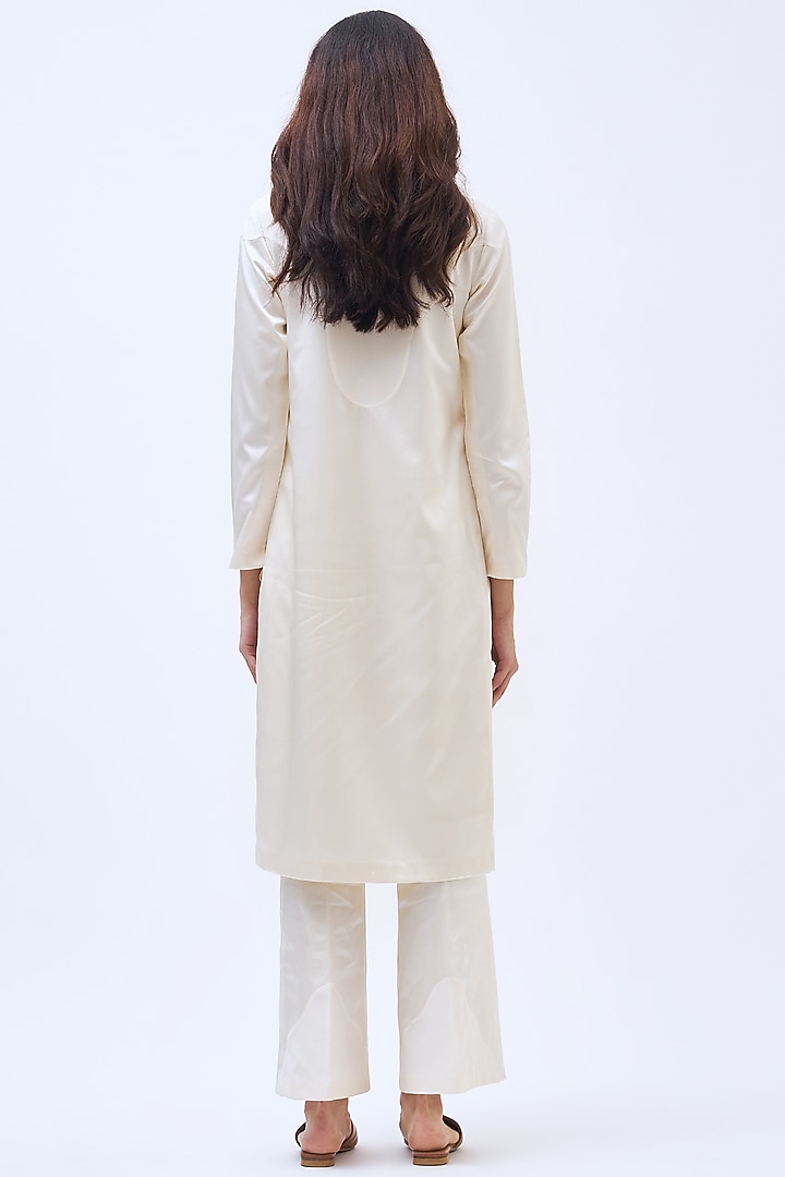 White Silk Satin Crepe Kurta Set by Kshitij Jalori at Pernia's Pop Up Shop