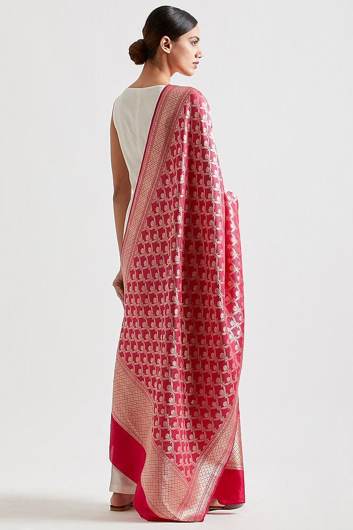 Fuchsia Silk Dupatta by Kshitij Jalori at Pernia's Pop Up Shop