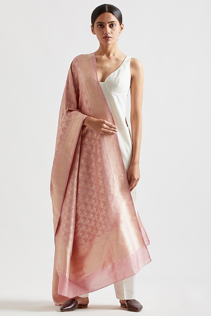 Pale Pink Silk Dupatta by Kshitij Jalori at Pernia's Pop Up Shop