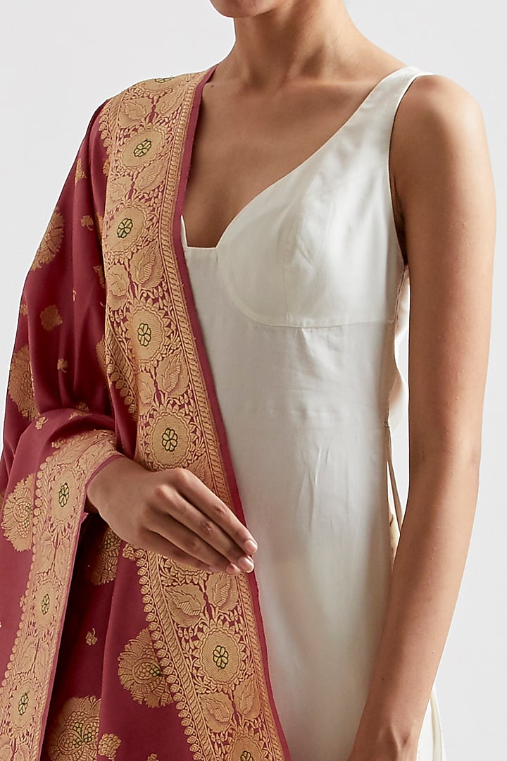 Old Rose Silk Dupatta by Kshitij Jalori at Pernia's Pop Up Shop