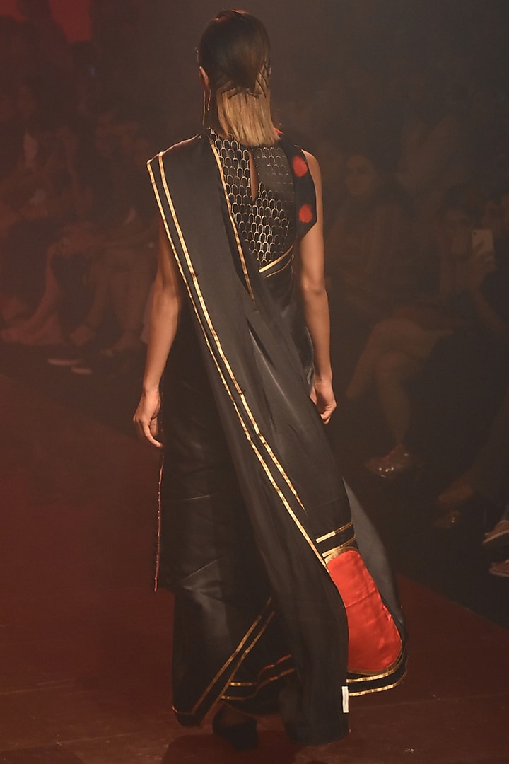 Black Sleeveless Kurta Set by Kshitij Jalori at Pernia's Pop Up Shop