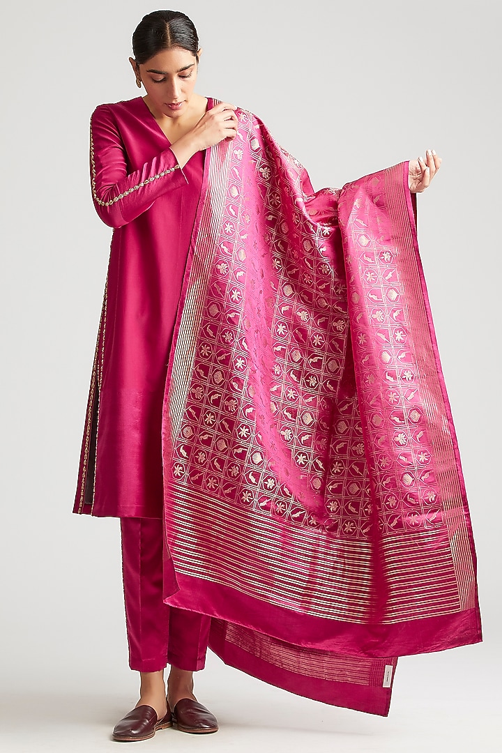 Mulberry Pink Zardosi Embroidered Kurta Set by Kshitij Jalori at Pernia's Pop Up Shop