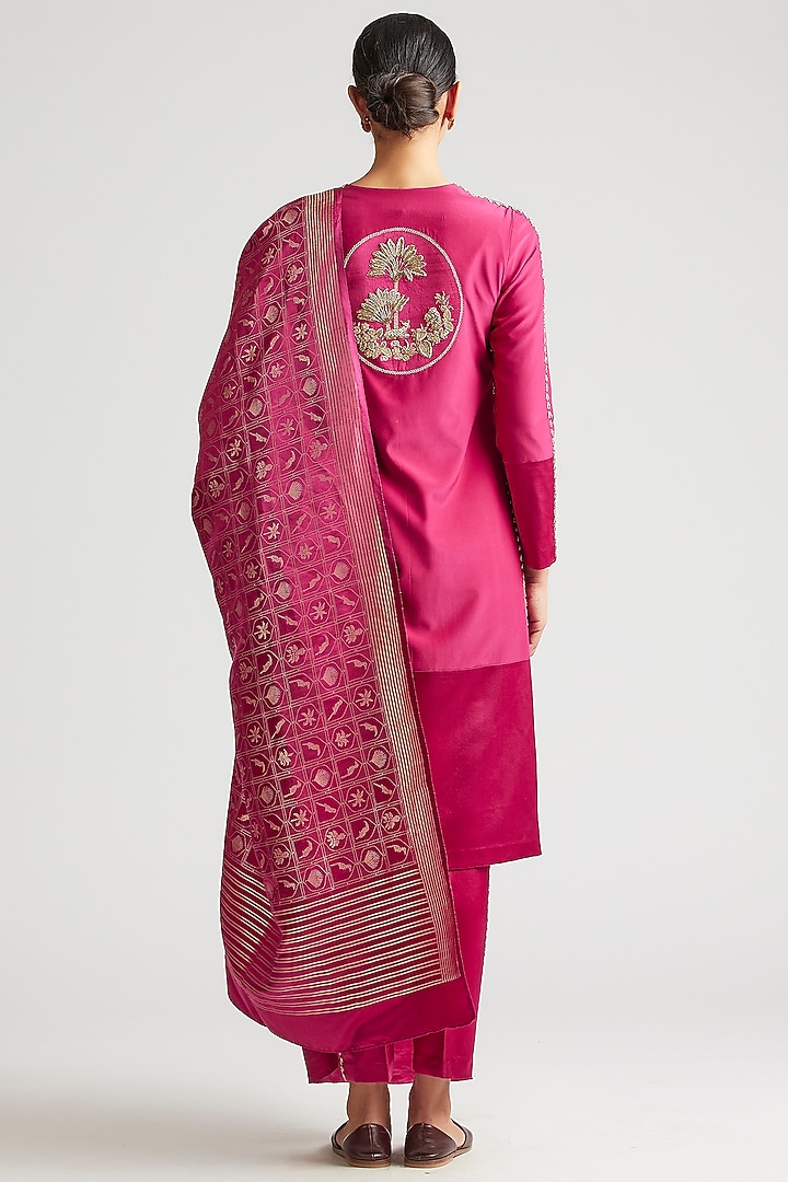 Mulberry Pink Zardosi Embroidered Kurta Set by Kshitij Jalori at Pernia's Pop Up Shop