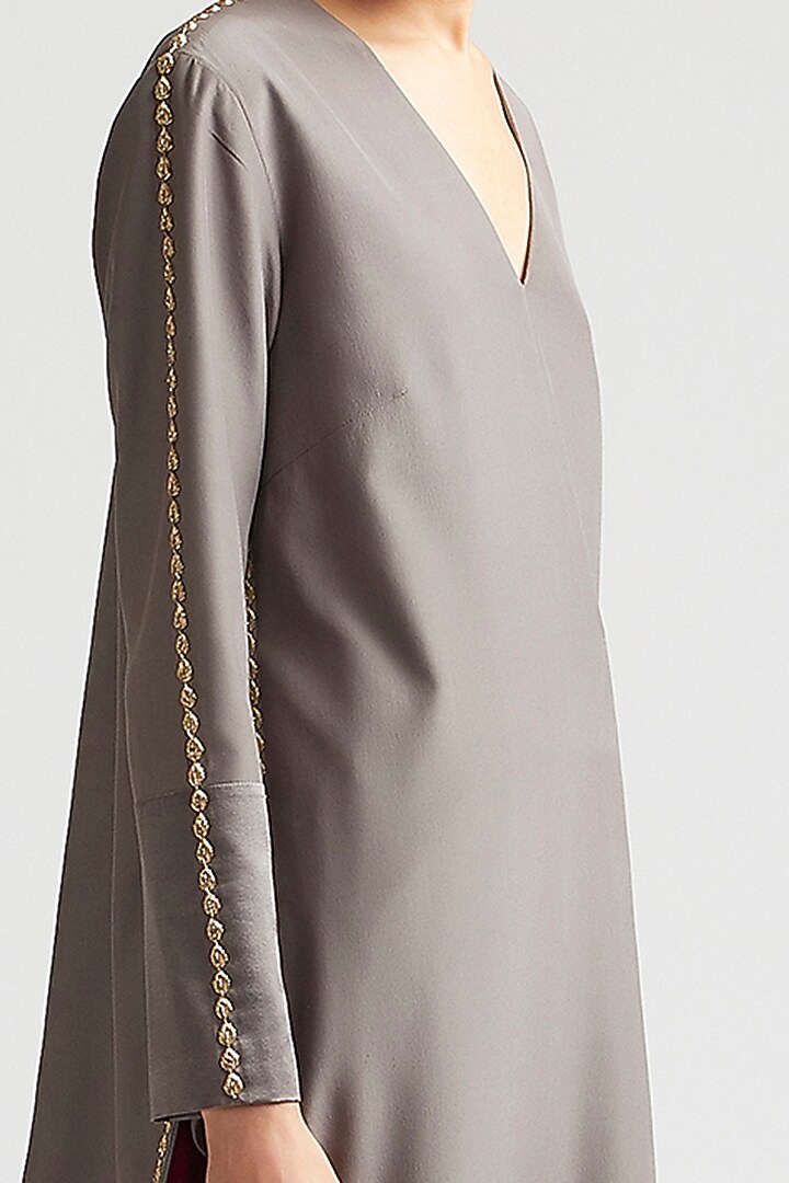 Shadow Grey Embroidered Kurta Set by Kshitij Jalori at Pernia's Pop Up Shop