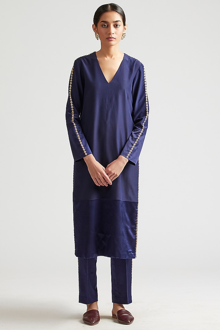 Sapphire Blue Embroidered Kurta Set by Kshitij Jalori at Pernia's Pop Up Shop