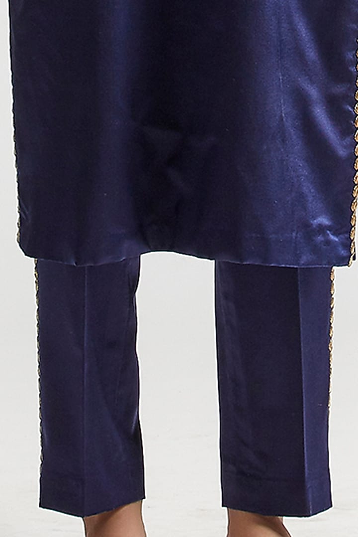 Sapphire Blue Embroidered Kurta Set by Kshitij Jalori at Pernia's Pop Up Shop
