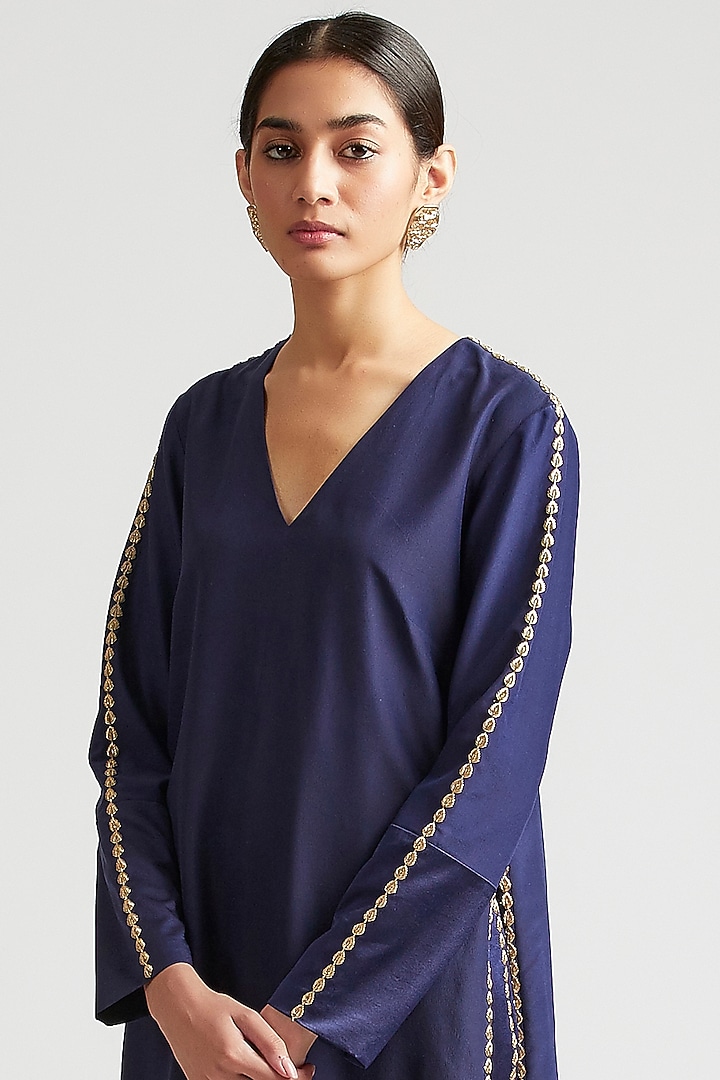 Sapphire Blue Embroidered Kurta Set by Kshitij Jalori at Pernia's Pop Up Shop