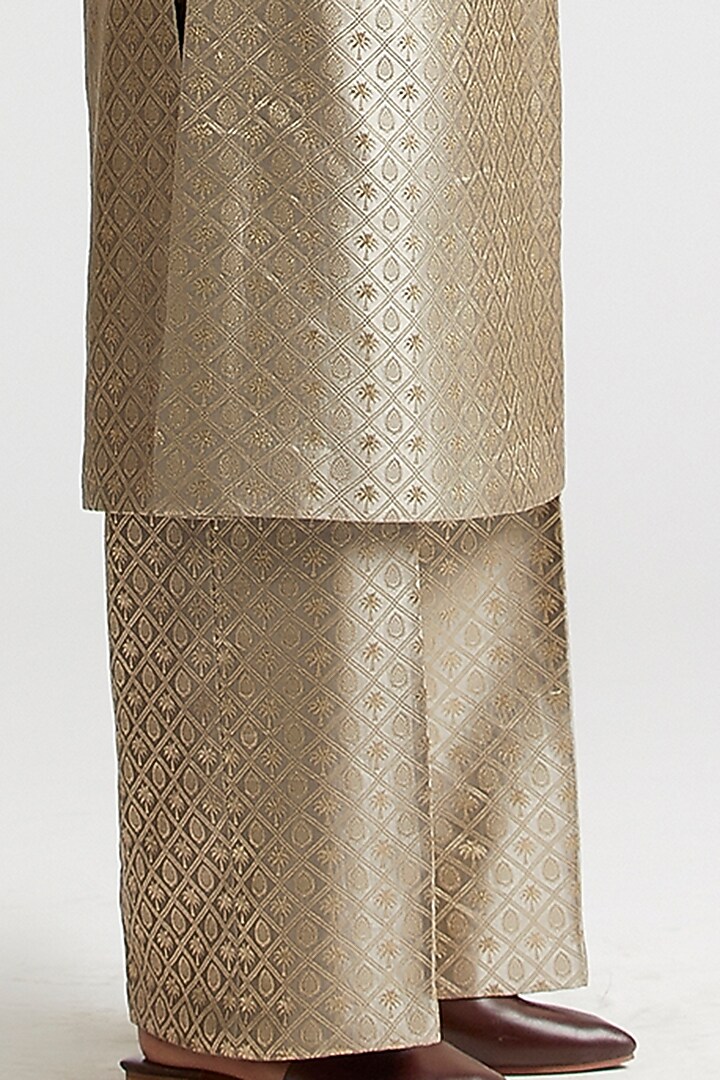 Shadow Grey Silk Mashru Kurta Set by Kshitij Jalori at Pernia's Pop Up Shop