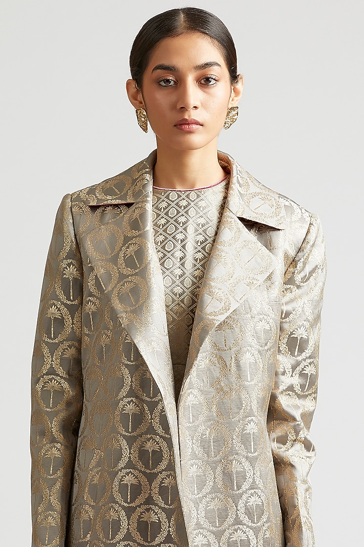 Shadow Grey Kurta Set With Trench Coat by Kshitij Jalori at Pernia's Pop Up Shop