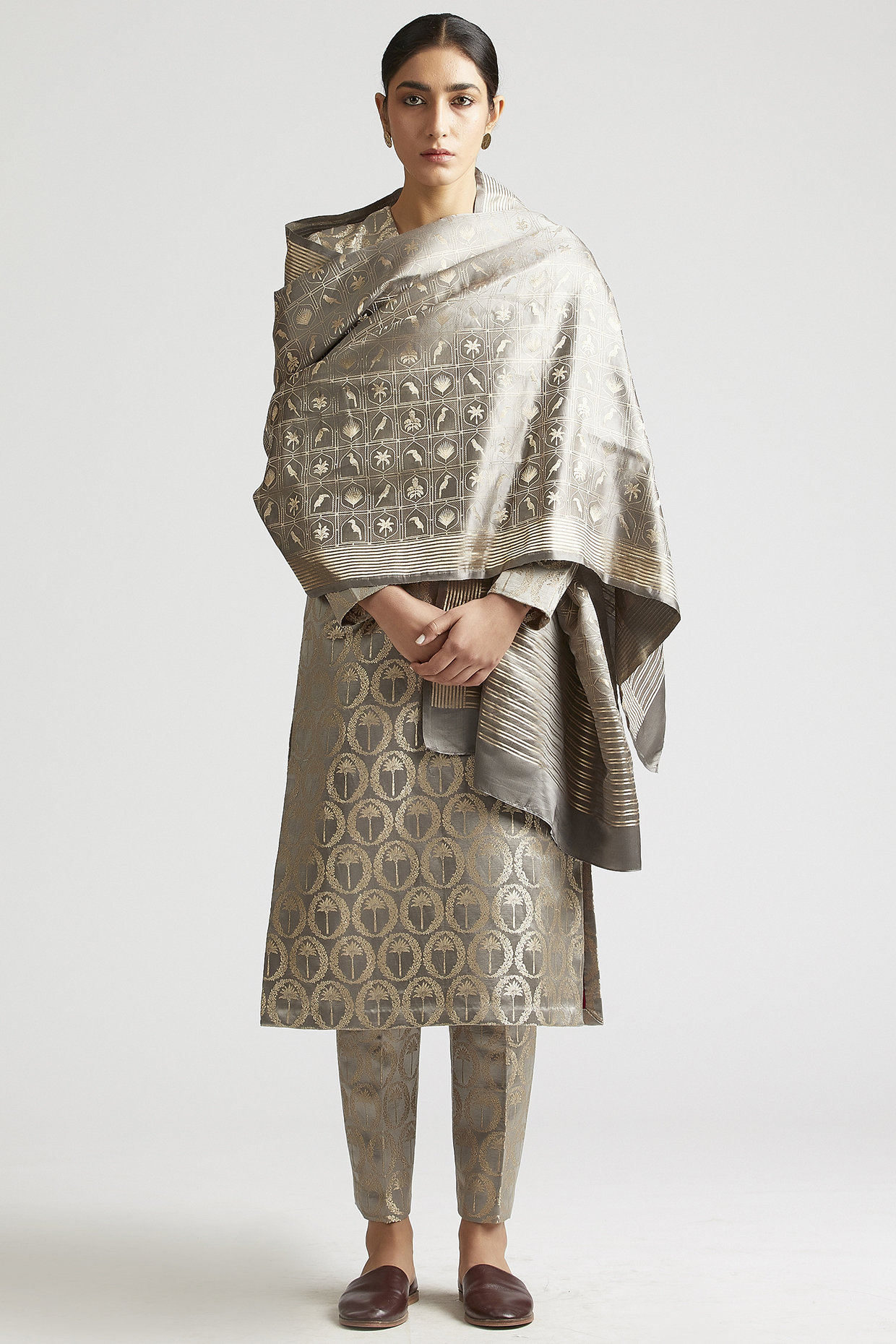 Shadow Grey Kurta Set With Dupatta by Kshitij Jalori at Pernia's Pop Up Shop