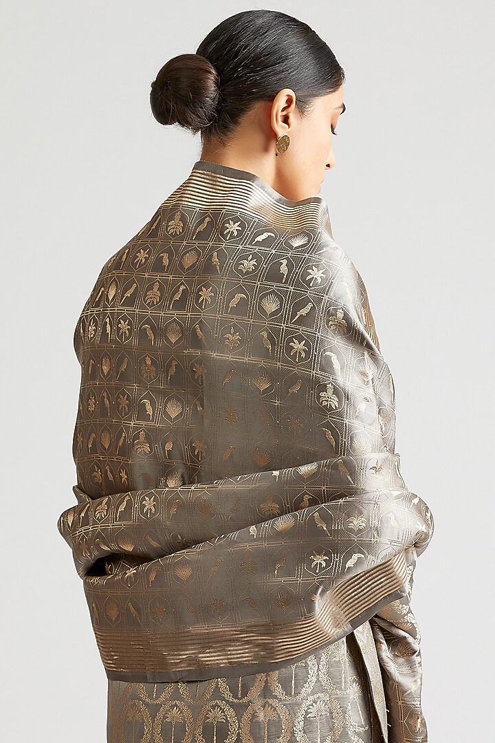 Shadow Grey Kurta Set With Dupatta by Kshitij Jalori at Pernia's Pop Up Shop