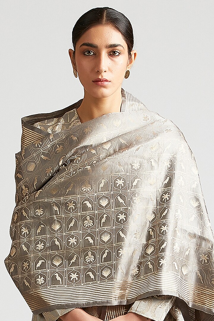 Shadow Grey Kurta Set With Dupatta by Kshitij Jalori at Pernia's Pop Up Shop
