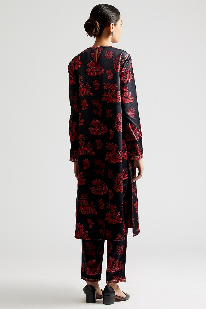 Black Printed & Embroidered Kurta Set by Kshitij Jalori at Pernia's Pop Up Shop