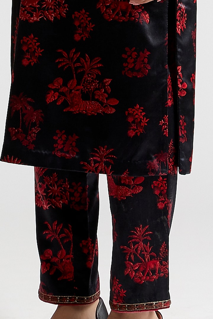 Black Printed & Embroidered Kurta Set by Kshitij Jalori at Pernia's Pop Up Shop