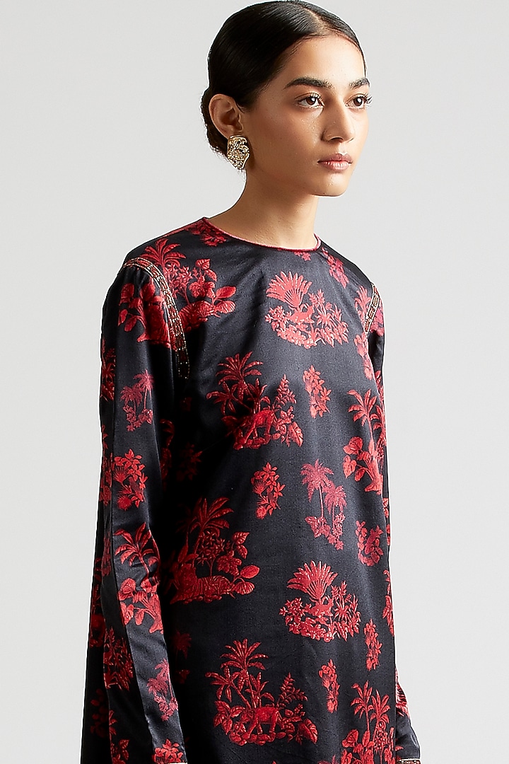 Black Printed & Embroidered Kurta Set by Kshitij Jalori at Pernia's Pop Up Shop