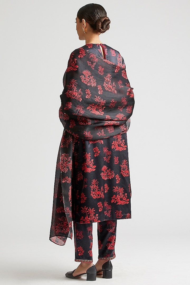 Black Embroidered & Printed Kurta Set by Kshitij Jalori at Pernia's Pop Up Shop