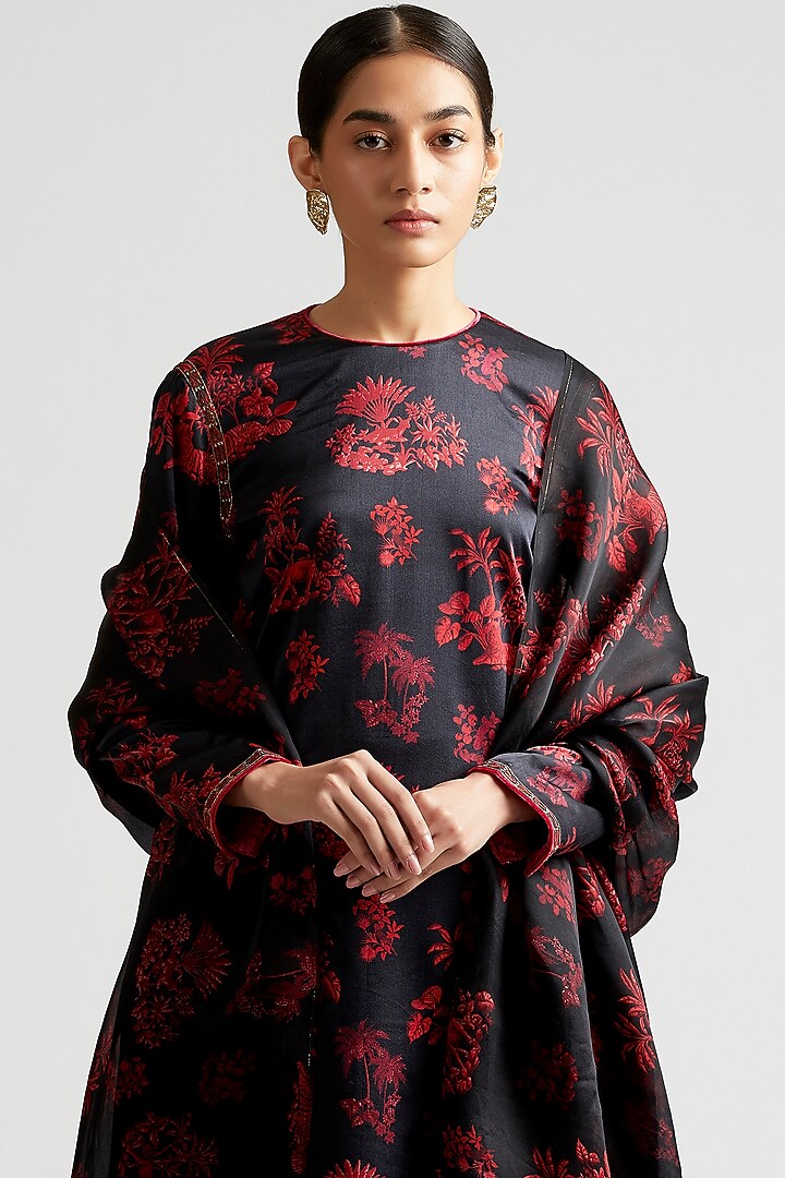 Black Embroidered & Printed Kurta Set by Kshitij Jalori at Pernia's Pop Up Shop